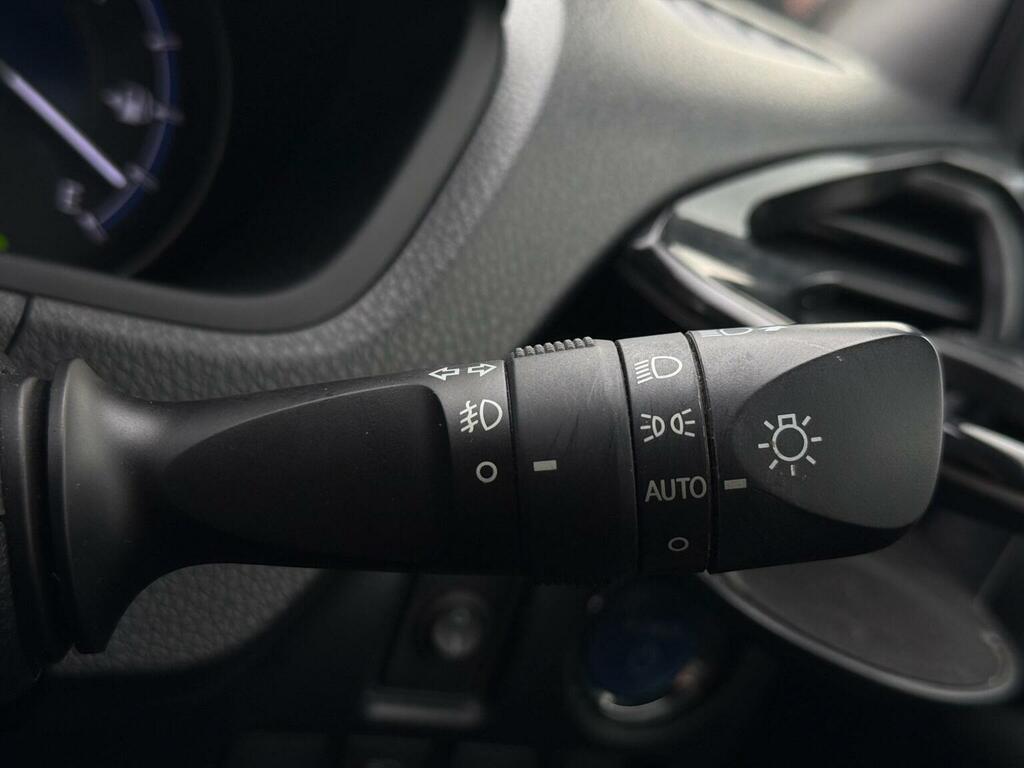 Toyota Voxy Hatchback Black #37