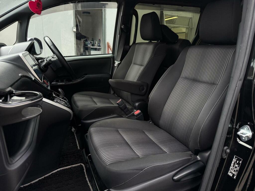 Toyota Voxy Hatchback Black #17