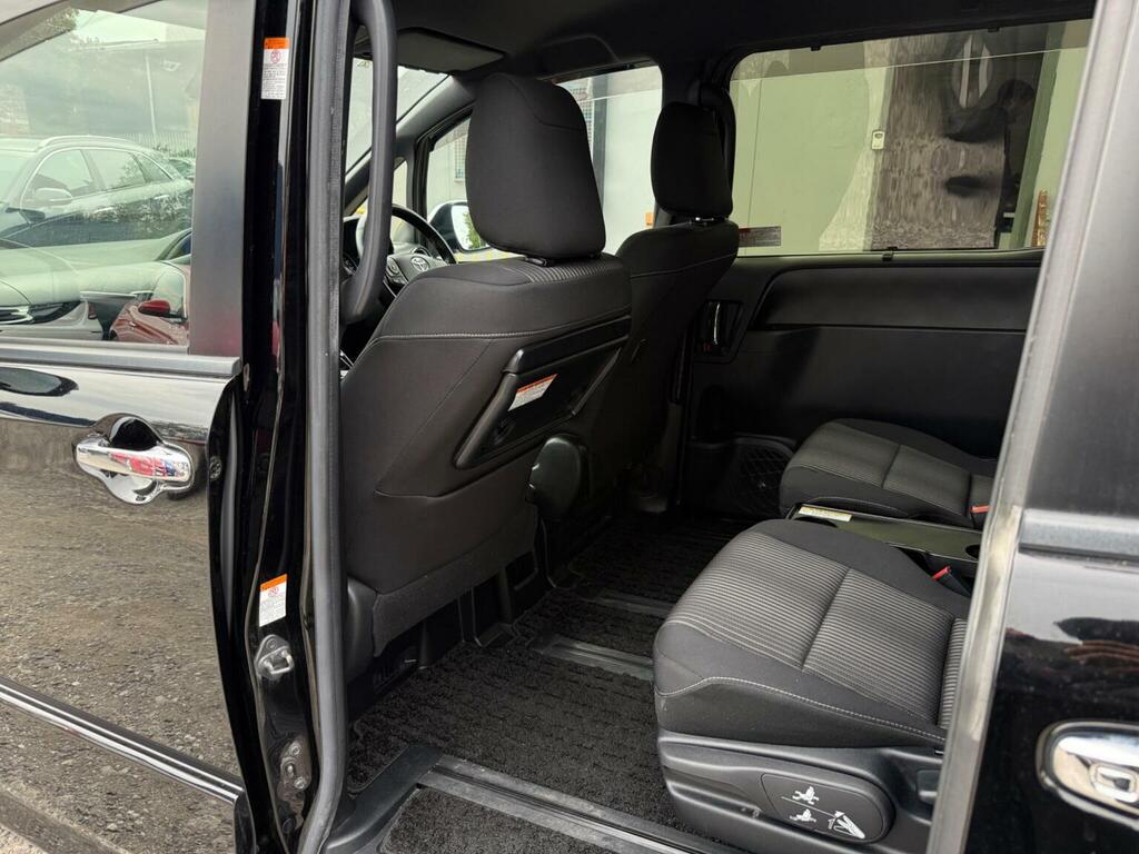 Toyota Voxy Hatchback Black #18