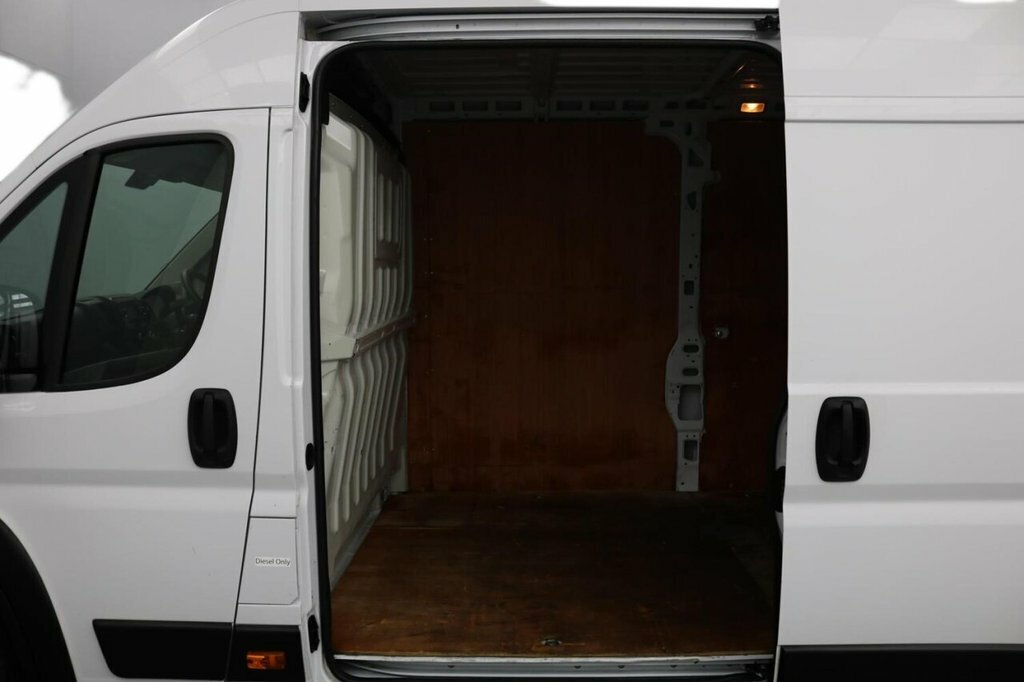 Peugeot Boxer 2.2 Bluehdi 335 Professional Panel Van White #9