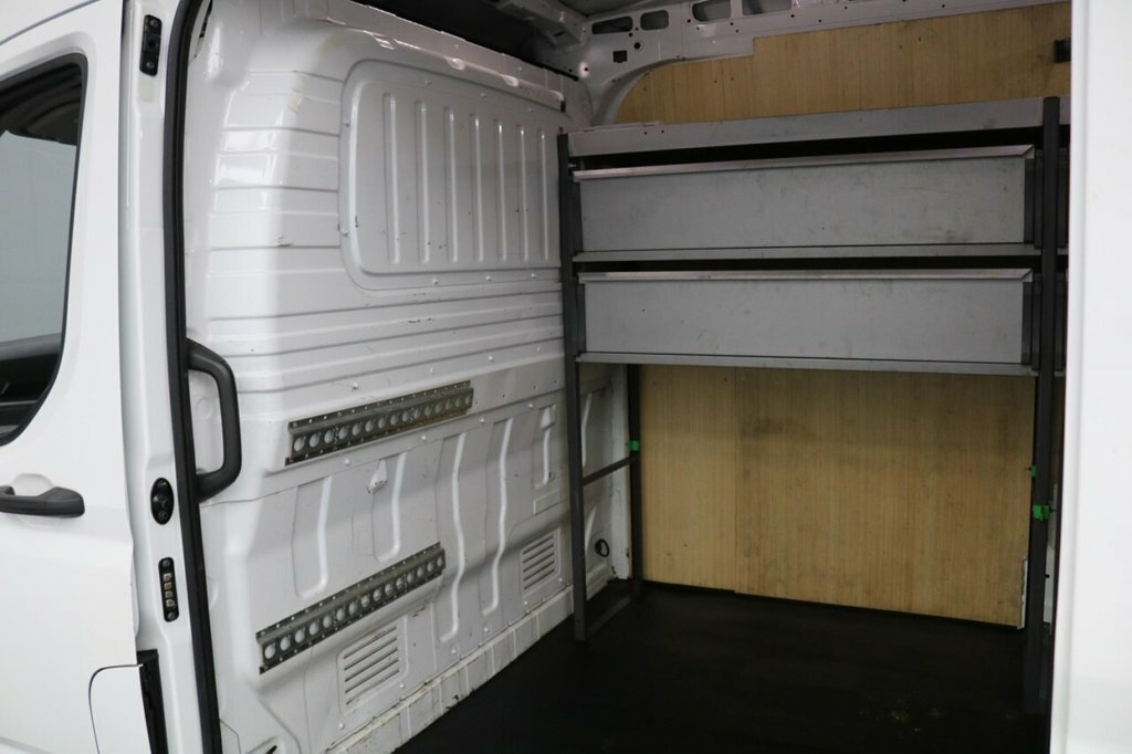Maxus Deliver 9 2L Null Red #11