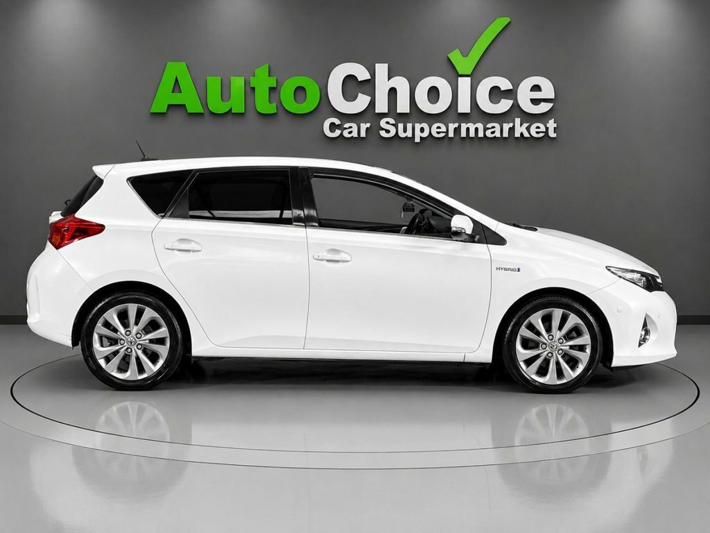 Toyota Auris 1.8L Excel HJ65APU White #2