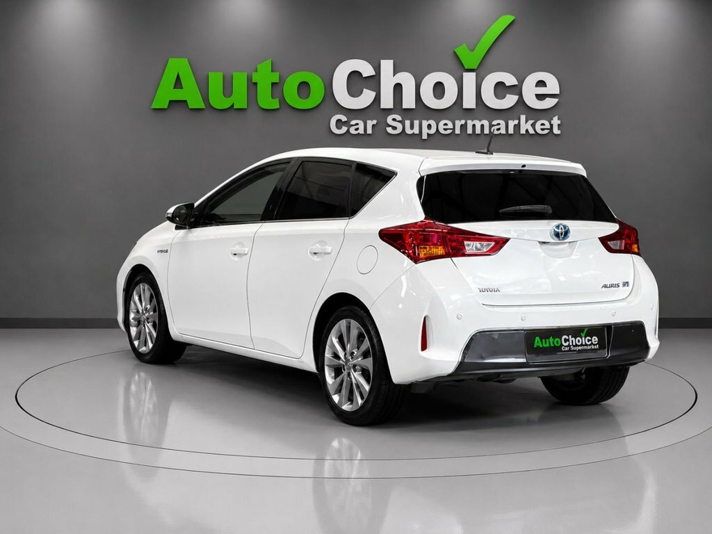 Toyota Auris 1.8L Excel White