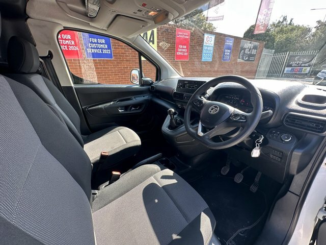 Vauxhall Combo Turbo D 2300 Dynamic AD21EKJ White #5