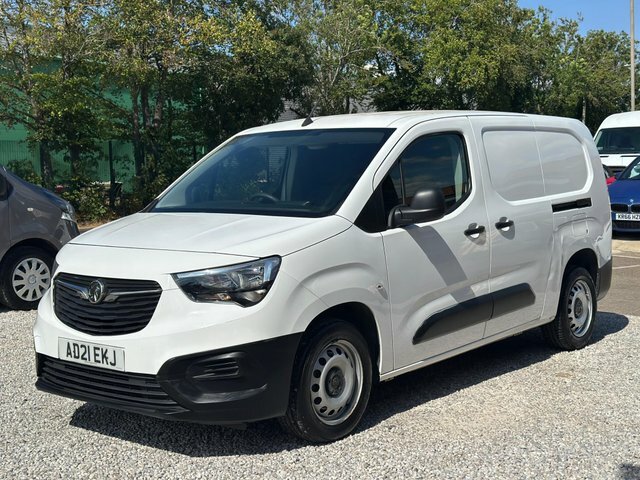 Vauxhall Combo Turbo D 2300 Dynamic AD21EKJ White #2