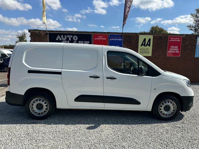 Vauxhall Combo Turbo D 2300 Dynamic AD21EKJ White #4