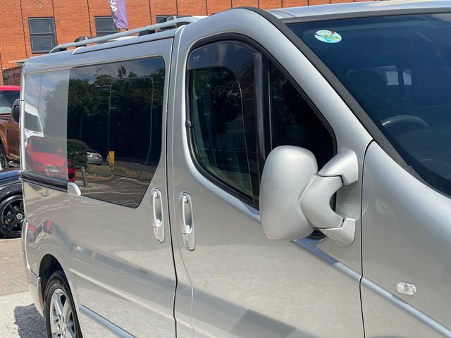 Vauxhall Vivaro Panel Van White #37