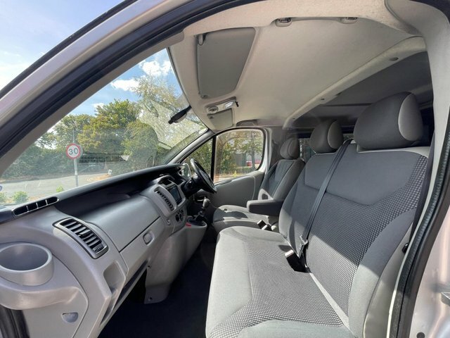 Vauxhall Vivaro Panel Van White #9