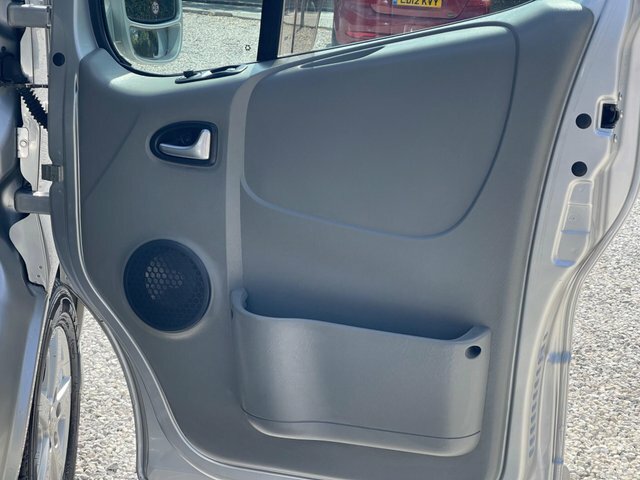Vauxhall Vivaro Panel Van White #39