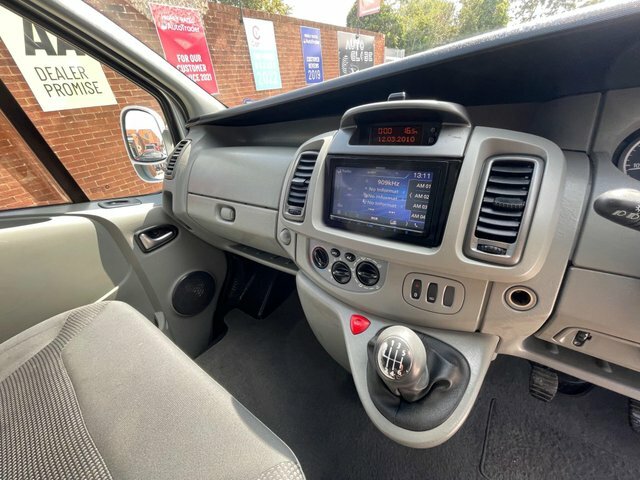 Vauxhall Vivaro Panel Van White #15
