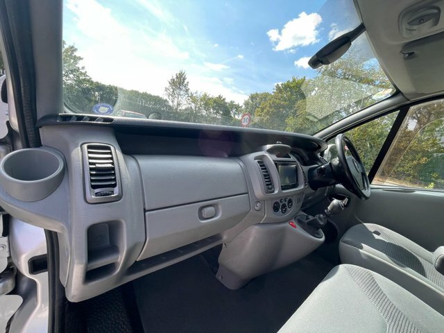 Vauxhall Vivaro Panel Van White #20