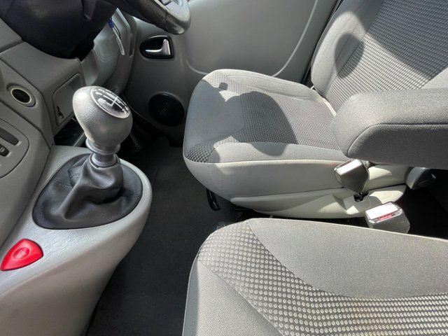 Vauxhall Vivaro Panel Van White #52