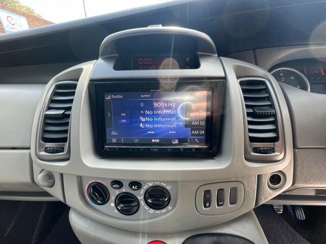 Vauxhall Vivaro Panel Van White #12