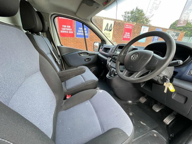 Vauxhall Vivaro Cdti 2900 L1 H1 EN19OKW White #5
