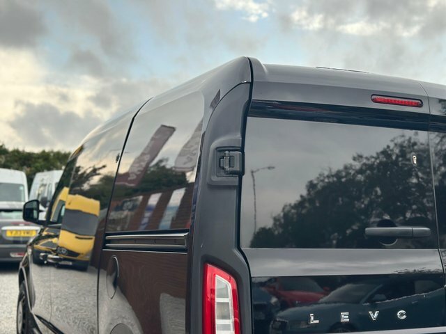 LEVC VN5 Mpv White #18