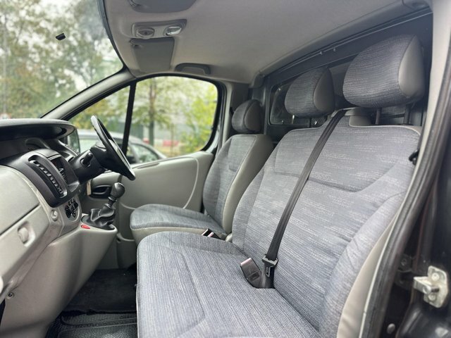 Renault Trafic White #28