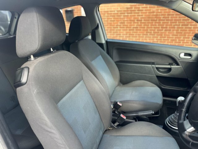 Ford Fiesta 1.6 Style Silver #22
