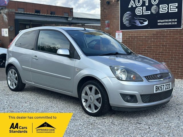 Ford Fiesta 1.6 Style Silver #1