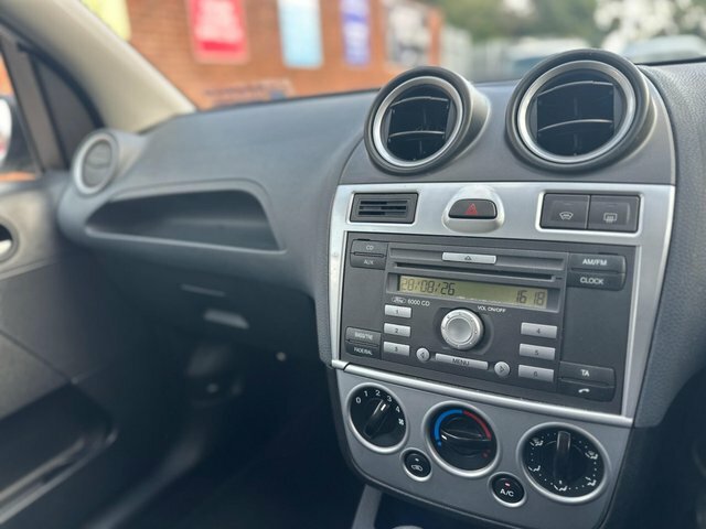 Ford Fiesta 1.6 Style Silver #9