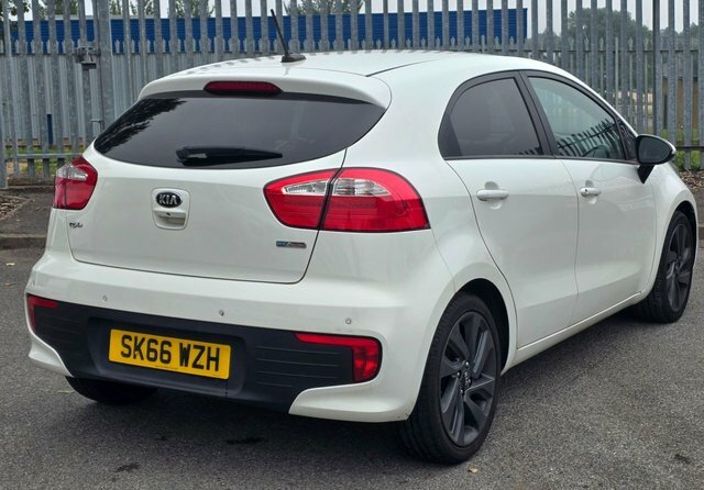 Kia RIO 1.4 Ecodynamics 3 Hatchback Euro White #4