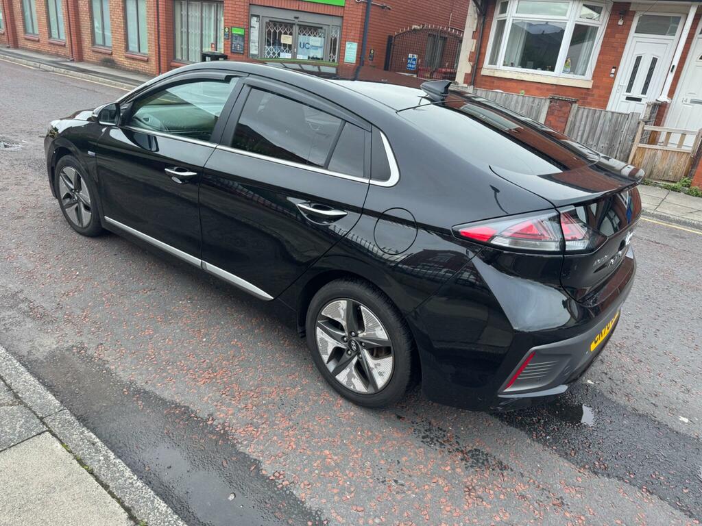 Hyundai Ioniq Premium Se Black #6