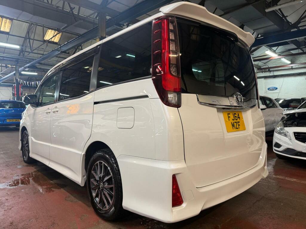 Toyota Noah 2.0 8 Seats White #6