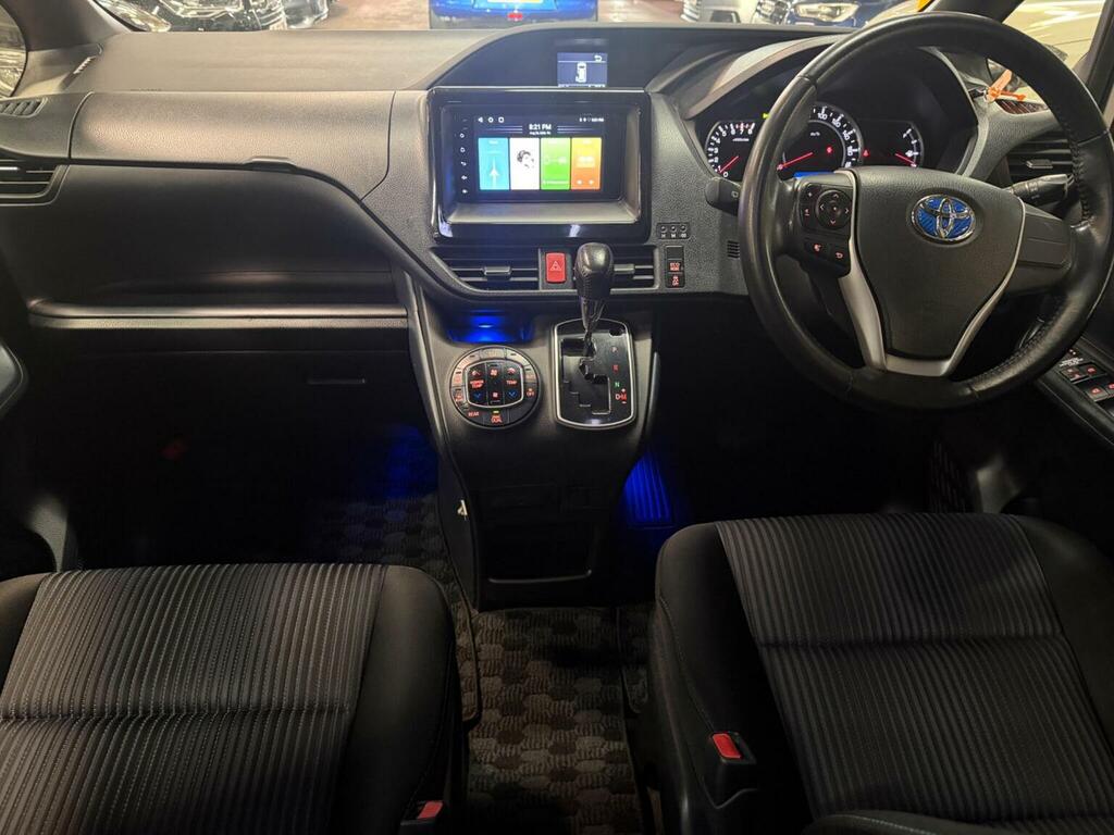 Toyota Noah Mpv White #31