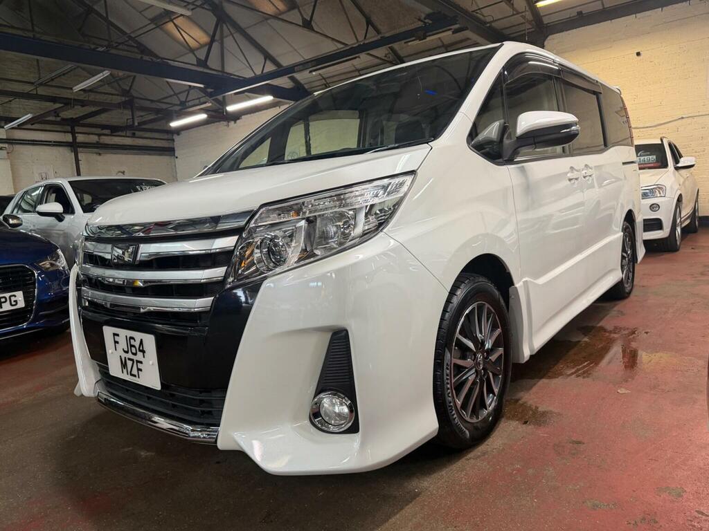 Toyota Noah 2.0 8 Seats White #3