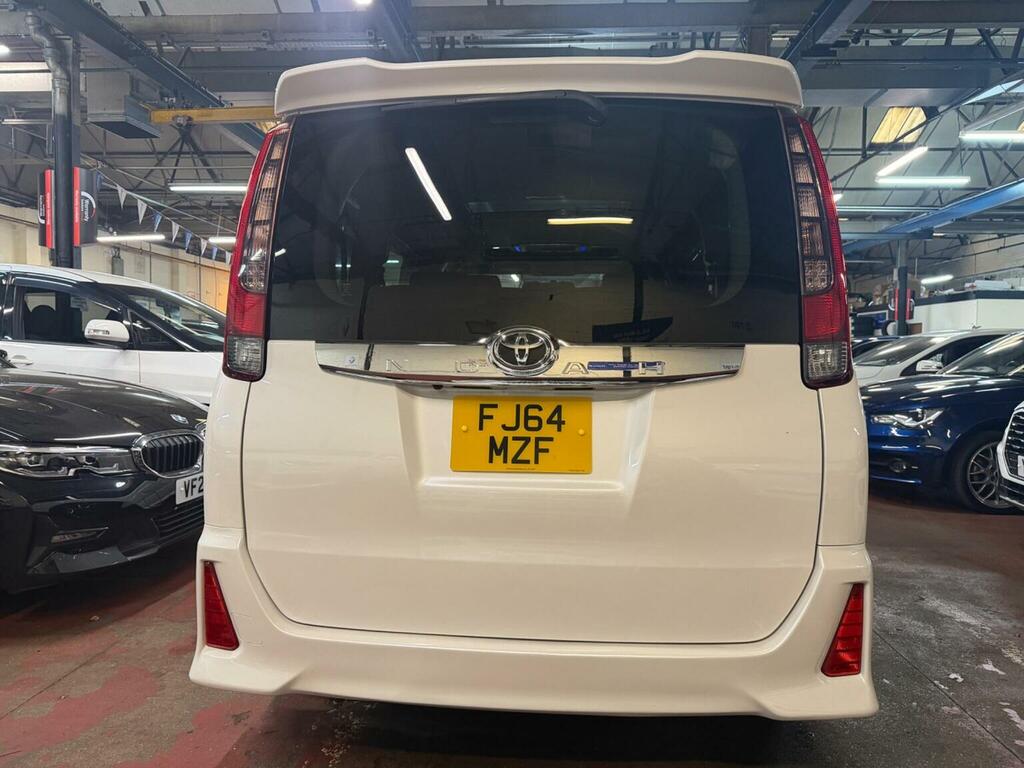 Toyota Noah 2.0 8 Seats White #5