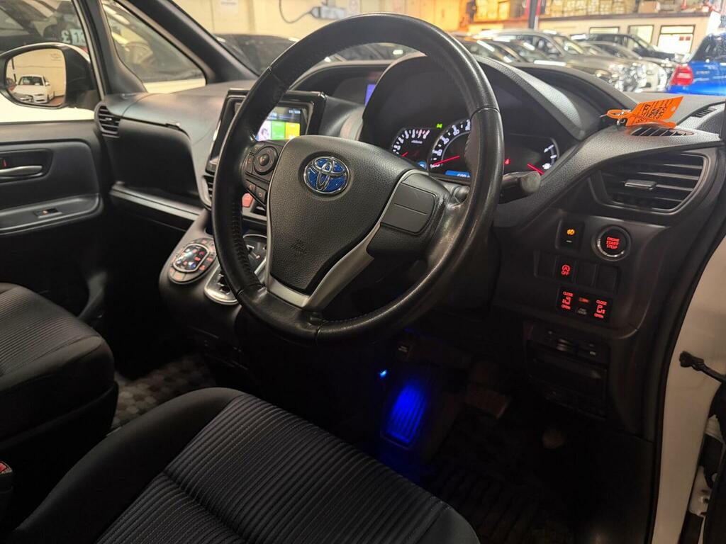 Toyota Noah Mpv White #17