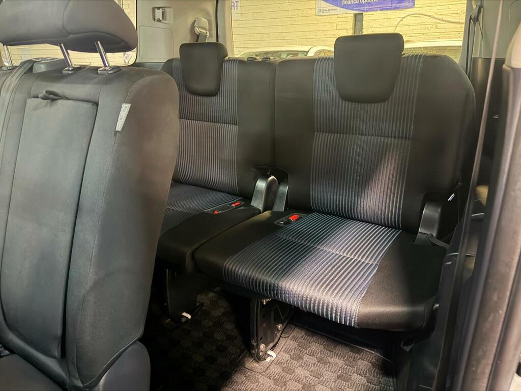 Toyota Noah Mpv White #30
