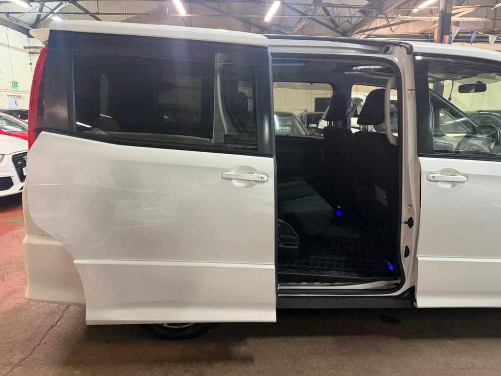 Toyota Noah Mpv White #12