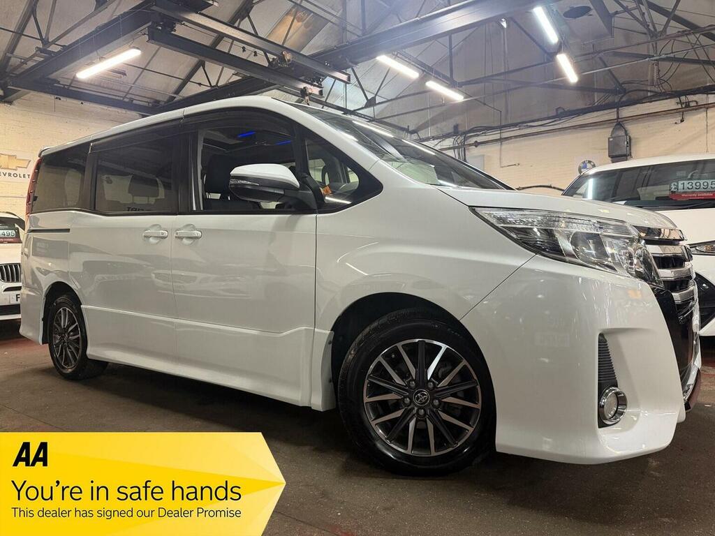 Toyota Noah 2.0 8 Seats White
