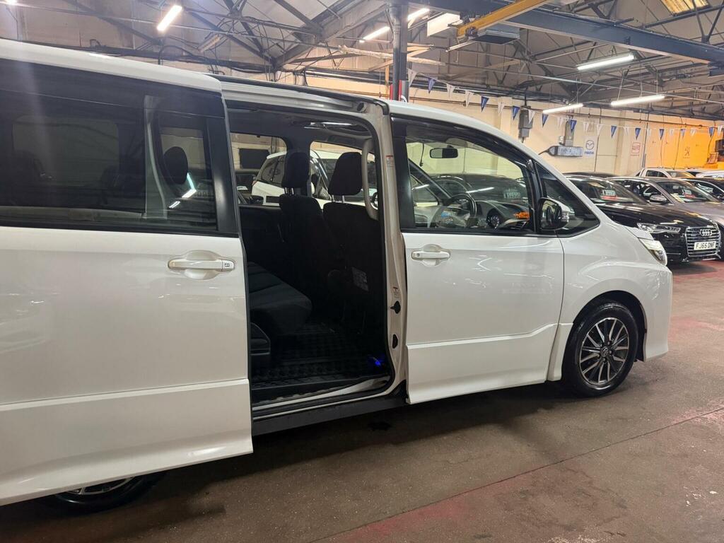 Toyota Noah Mpv White #7