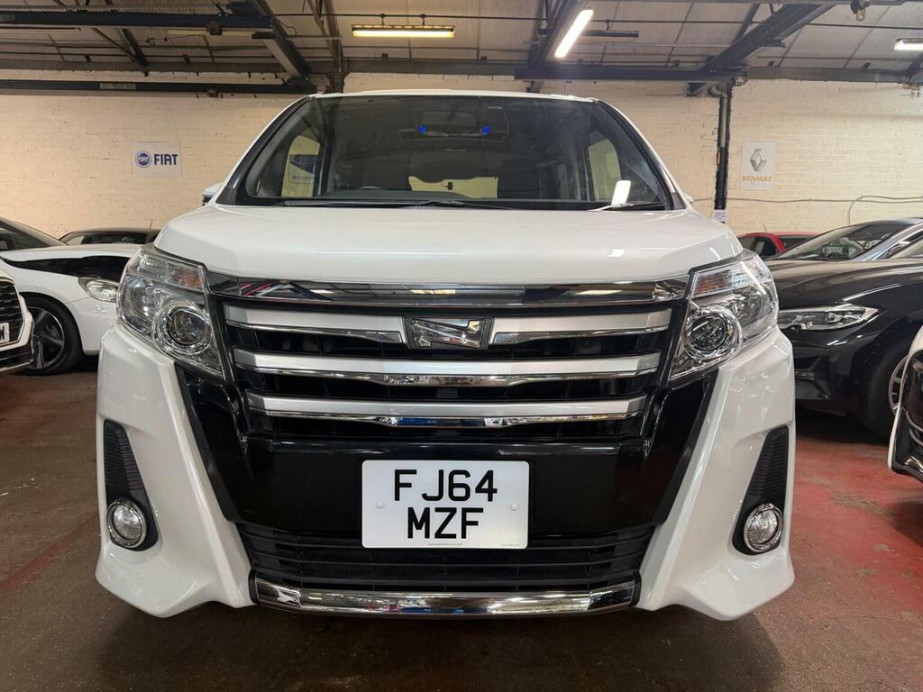 Toyota Noah 2.0 8 Seats White #2