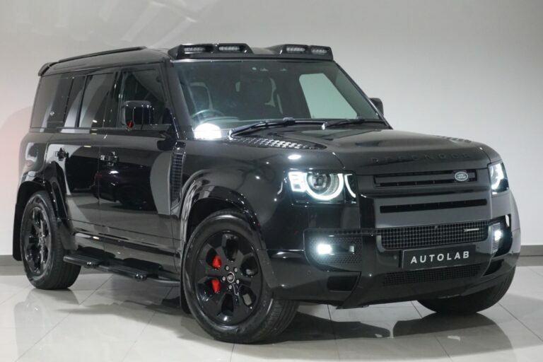 Land Rover Defender 110 2.0 P400e 15.4Kwh Black