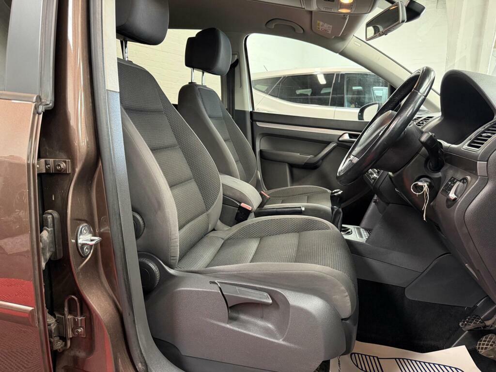 Volkswagen Touran Se Red #9