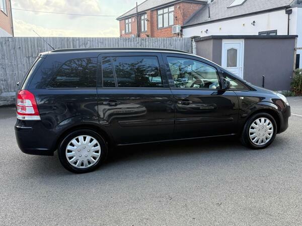 Vauxhall Zafira 1.6 16V Exclusiv Euro 5 WG63PZH  #4