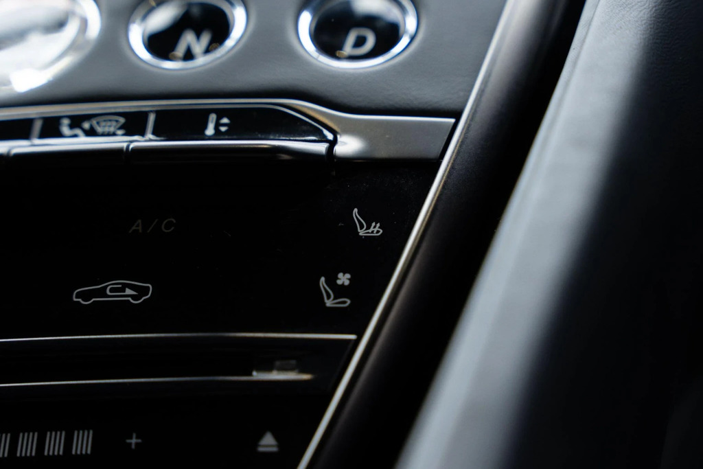 Aston Martin DB11 Silver #22