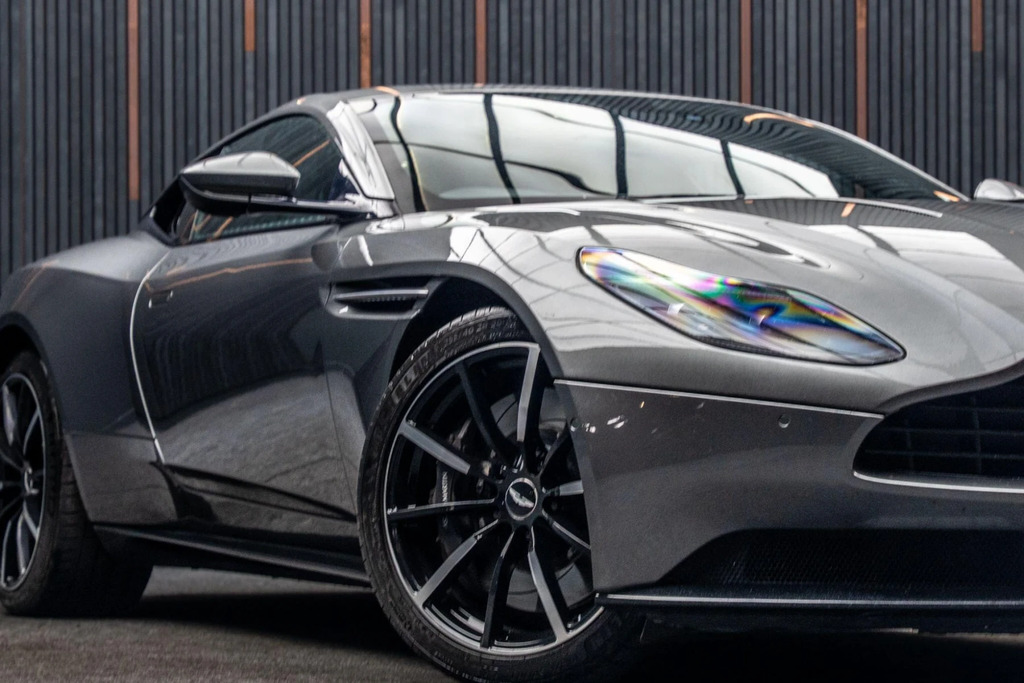 Aston Martin DB11 Silver #7
