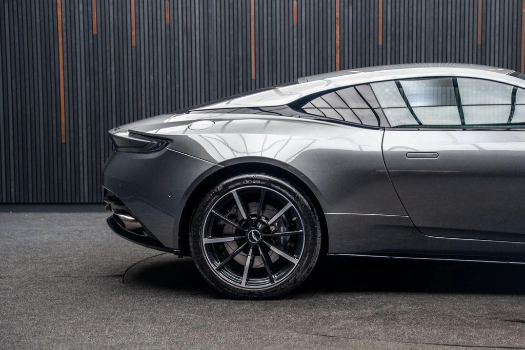 Aston Martin DB11 Silver #19