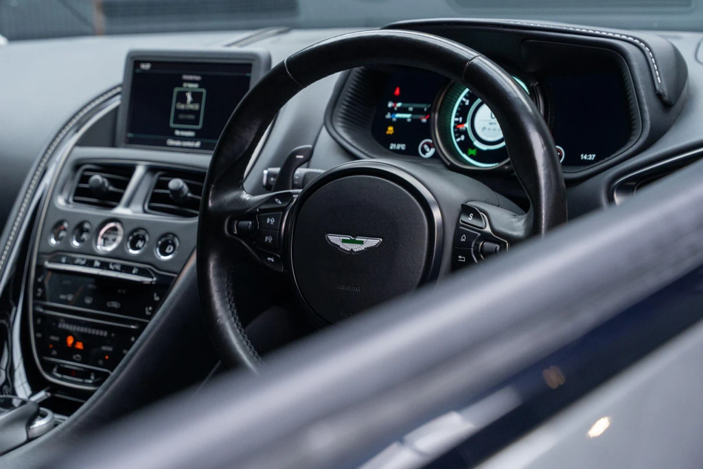 Aston Martin DB11 Silver #31