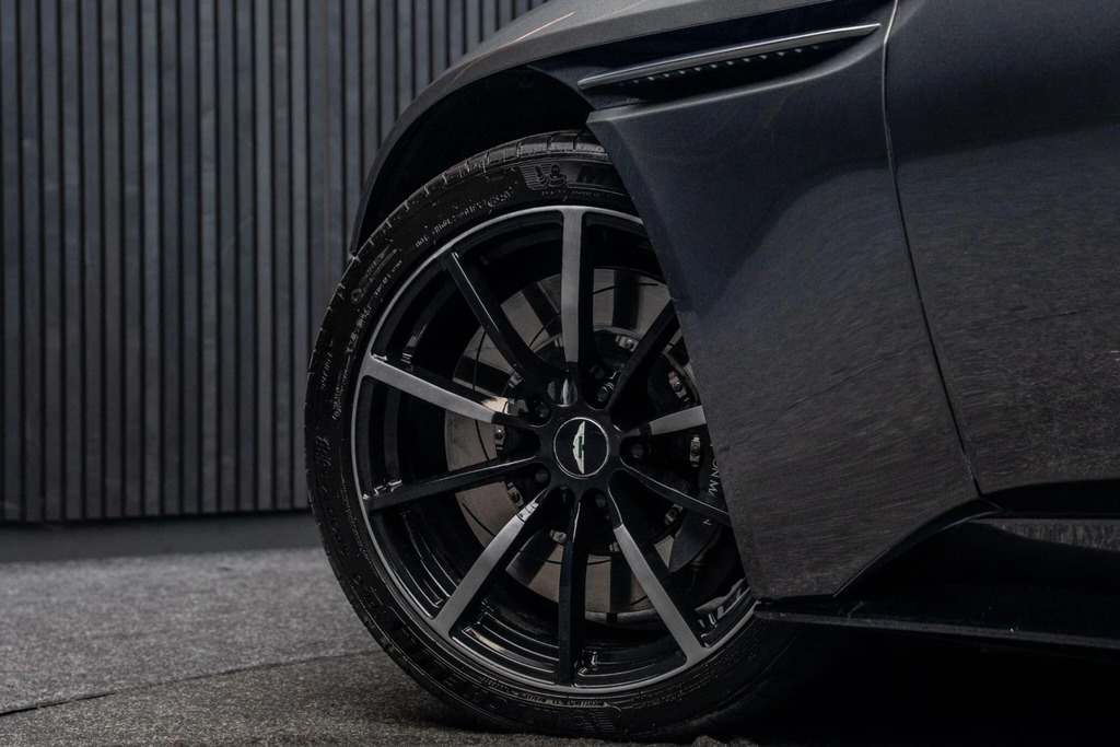 Aston Martin DB11 Silver #15