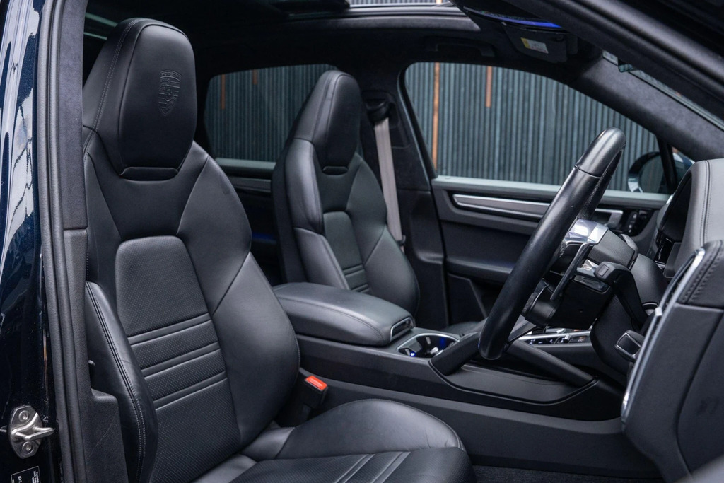 Porsche Cayenne 3.0 V6 E-hybrid 17.9Kwh Platinum Edition Tiptronic SW72OBG Blue #2