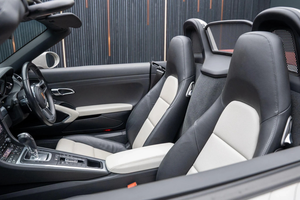 Porsche 718 Boxster 2L Null White #33
