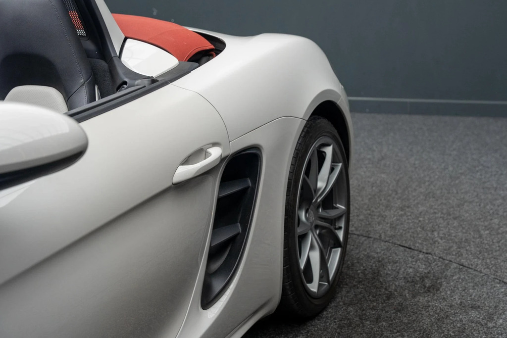 Porsche 718 Boxster 2L Null White #26