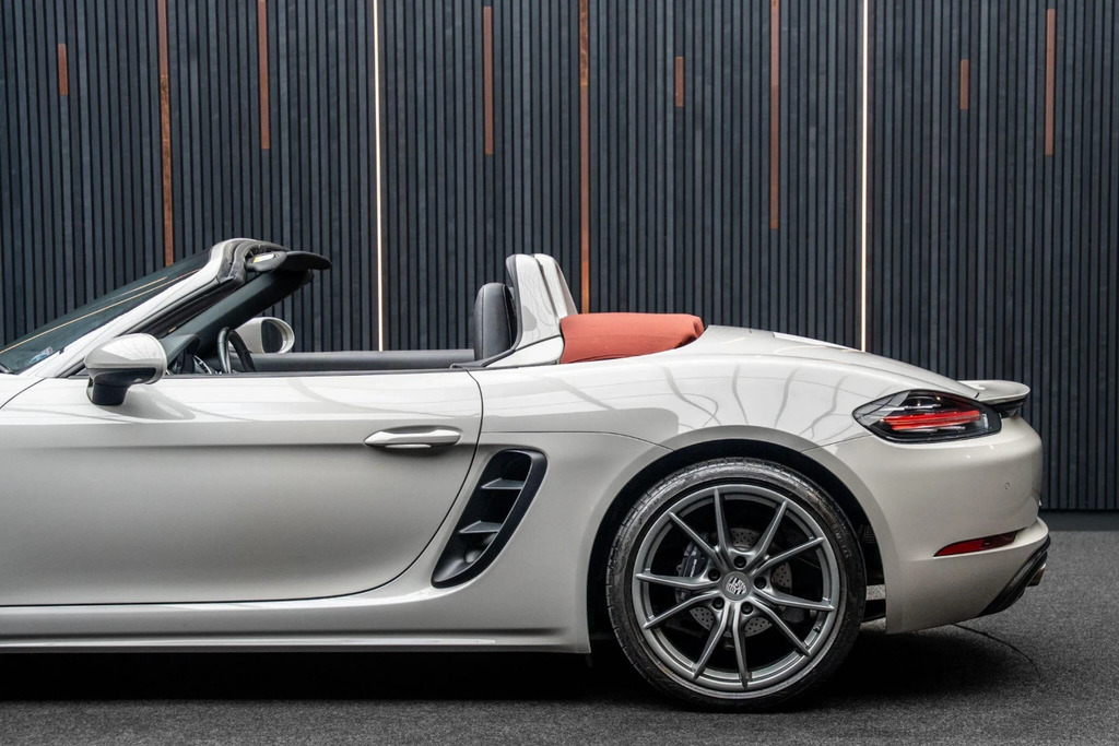 Porsche 718 Boxster 2L Null White #18