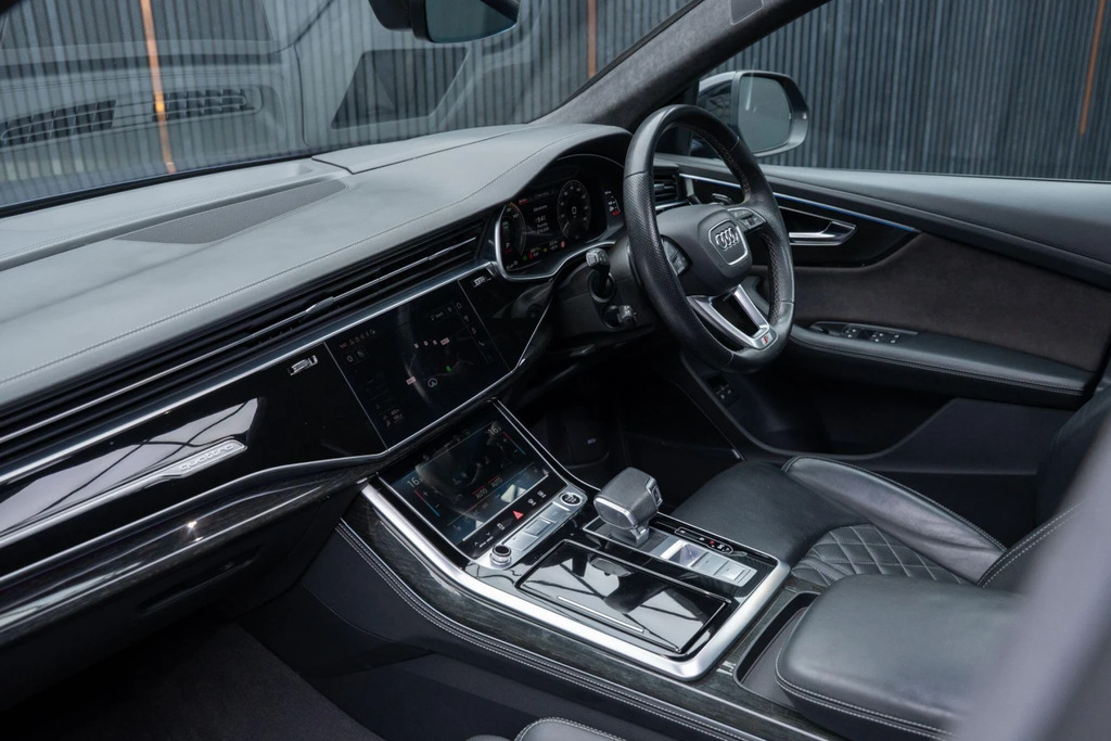 Audi Q8 e tron Q8 Black Edition 55 Tfsi E Quattro Grey #45