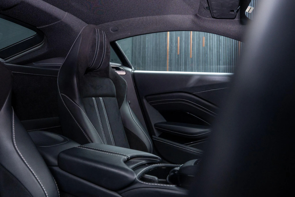 Aston Martin Vantage V8 Black #28
