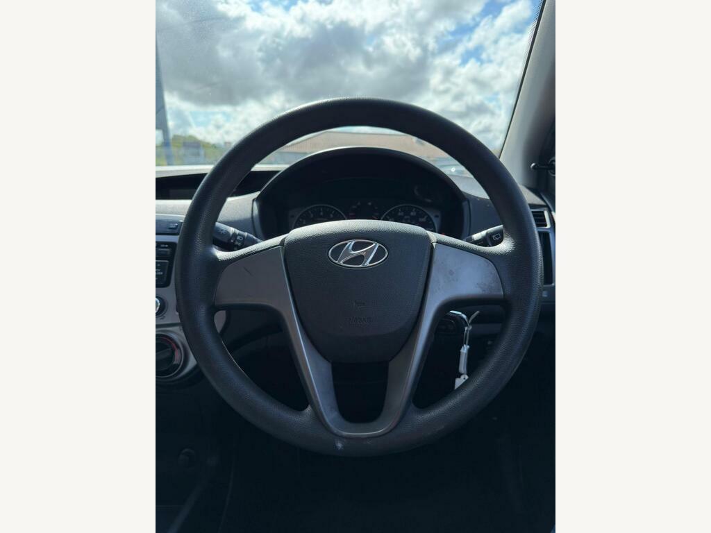 Hyundai I20 Active Red #13